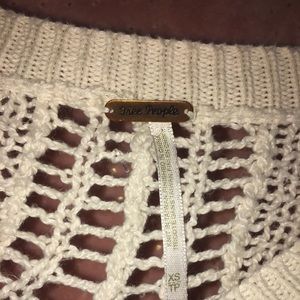 ‘Free People’ Sweater 🌸